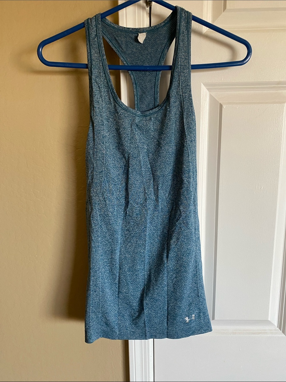 Under Armour Bundle Racerback Workout Tanks Blue & Black Size Medium Approx - Picture 4 of 6